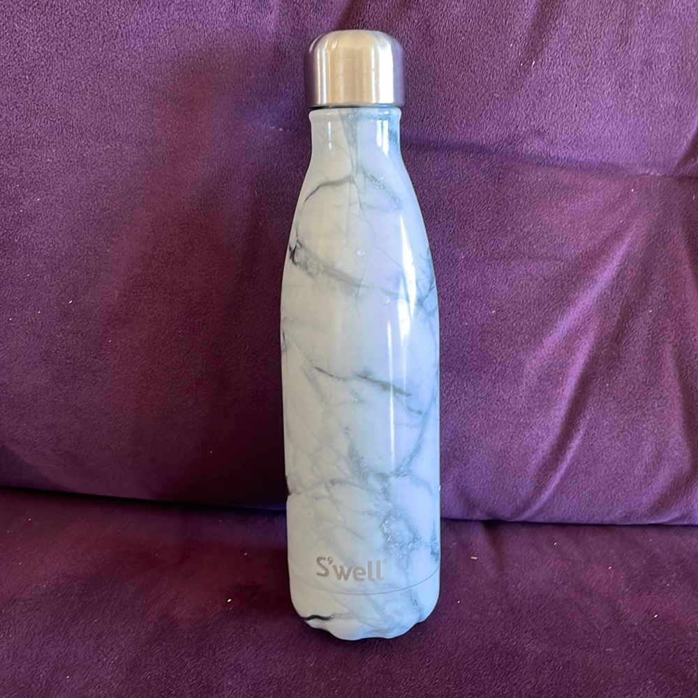 Swell marble print water bottle